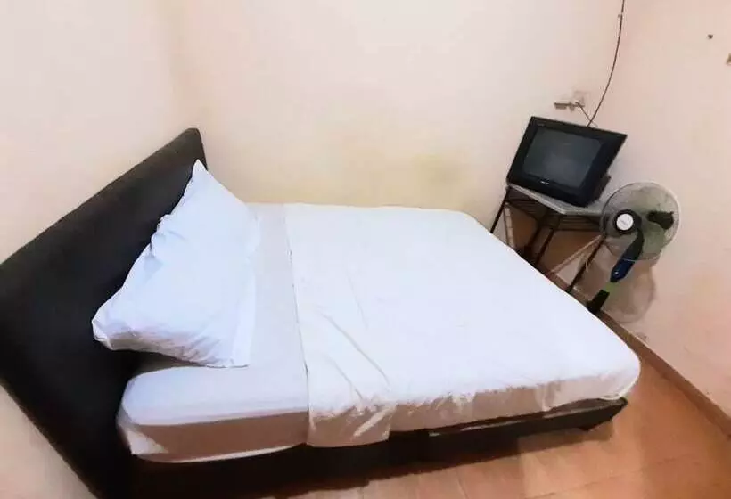 Hotelli Spot On 93326 Pondok Anie Syariah