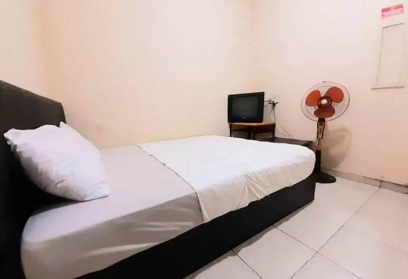 Hotelli Spot On 93326 Pondok Anie Syariah