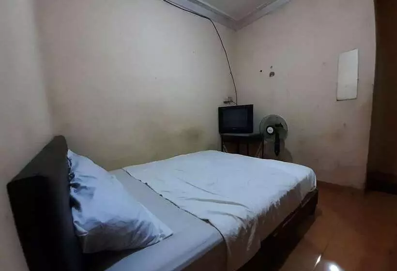 Hotelli Spot On 93326 Pondok Anie Syariah