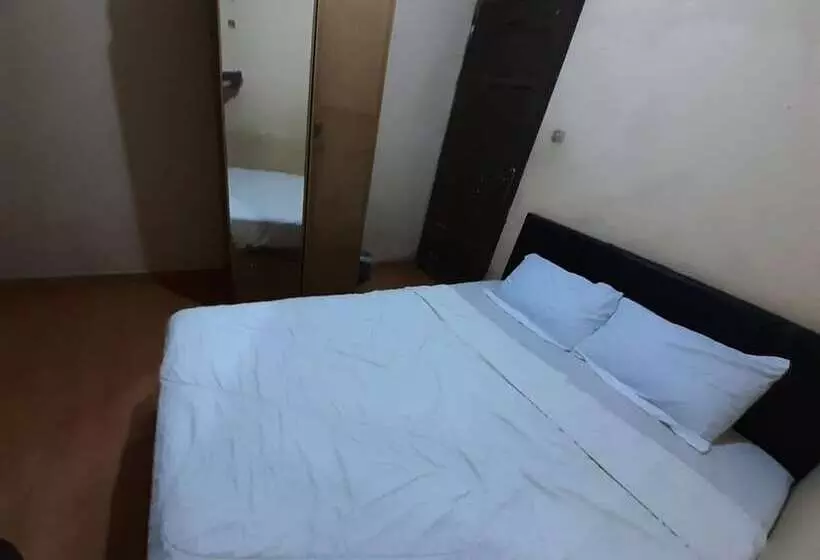 Hotelli Spot On 93326 Pondok Anie Syariah