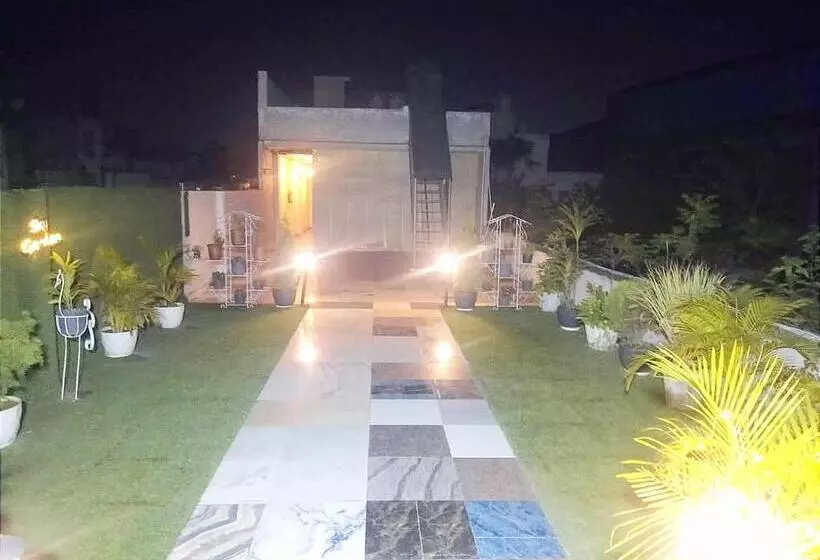 ホテル The Garden    By Sky Group    Special For Families, Couples, Corporate, Groups