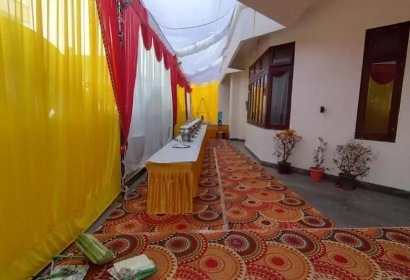 Mauji S Villa Hotel & Guest House