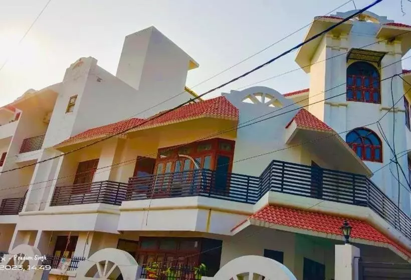 Mauji S Villa Hotel & Guest House