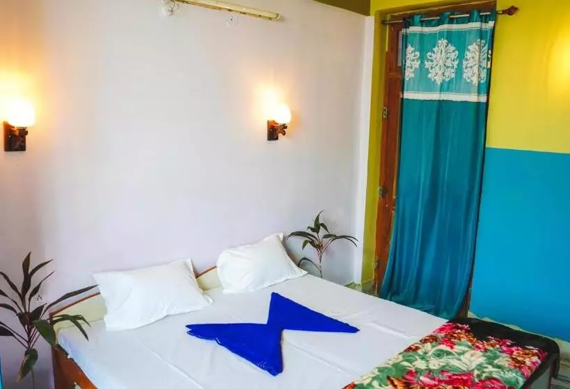 12 Monks Hostel Pushkar