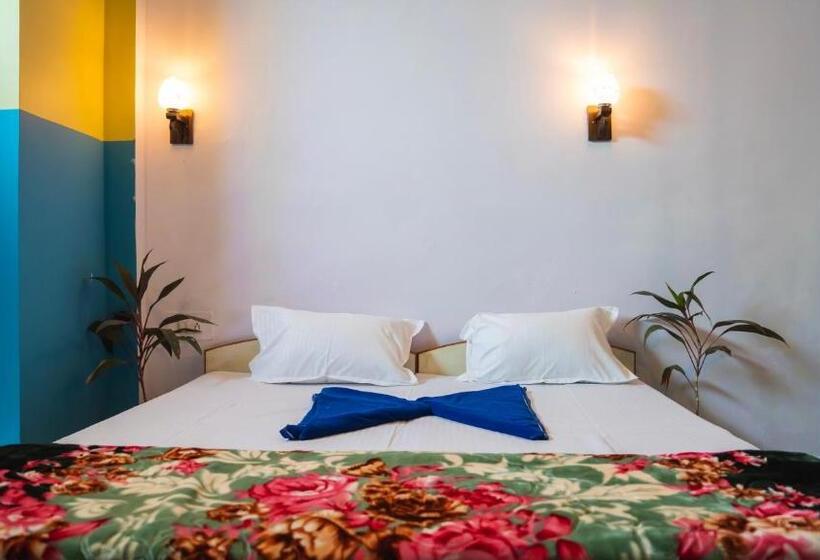 12 Monks Hostel Pushkar