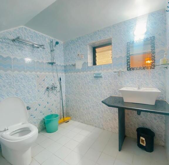 فندق صغير Honeydew Suites By Goaround Homes