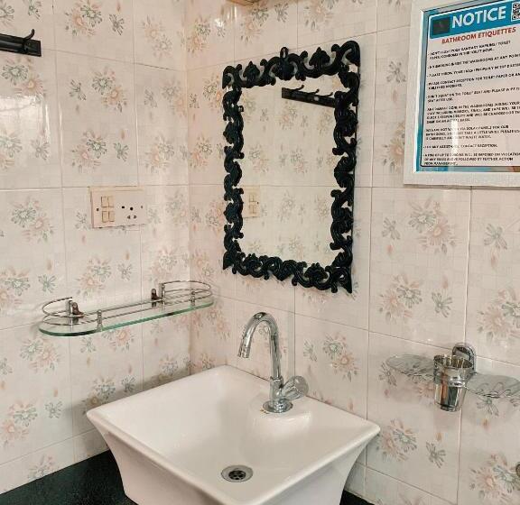 فندق صغير Honeydew Suites By Goaround Homes