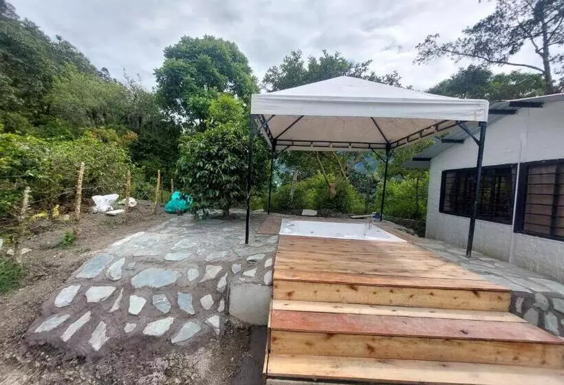 Aamiaismajoitus (B&B) Glamping El Mirador