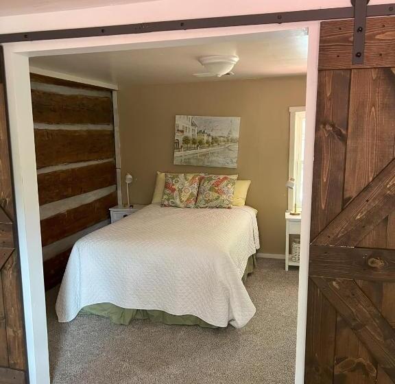 فندق Charming Farmhouse On Working Red Haven Farm