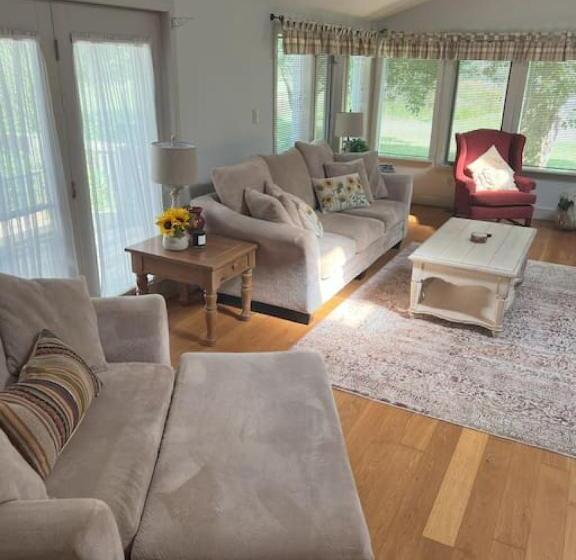 Hotel Charming Farmhouse On Working Red Haven Farm