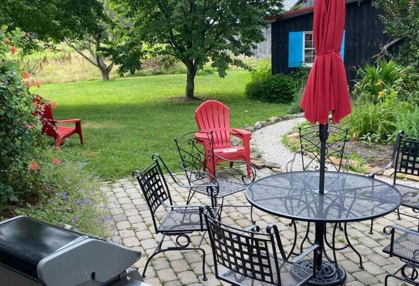 فندق Charming Farmhouse On Working Red Haven Farm