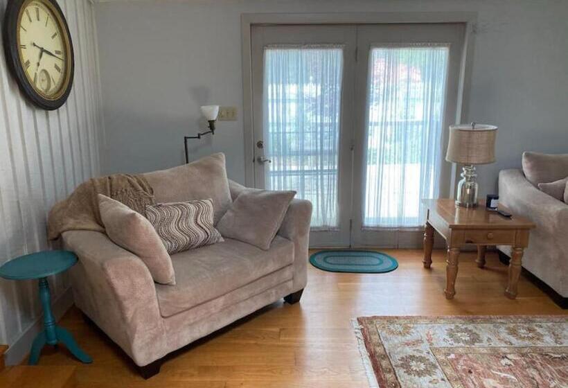 فندق Charming Farmhouse On Working Red Haven Farm