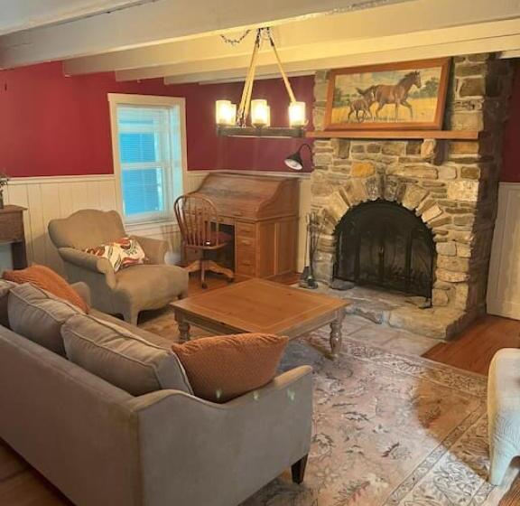 فندق Charming Farmhouse On Working Red Haven Farm