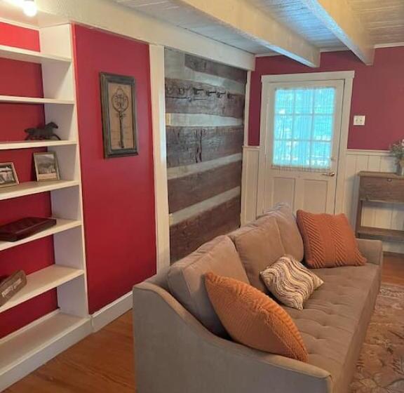 فندق Charming Farmhouse On Working Red Haven Farm