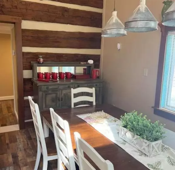 ホテル Charming Farmhouse On Working Red Haven Farm