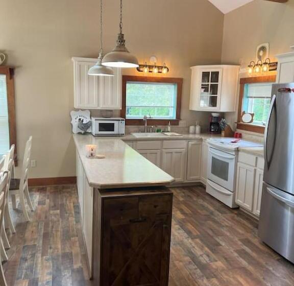 فندق Charming Farmhouse On Working Red Haven Farm