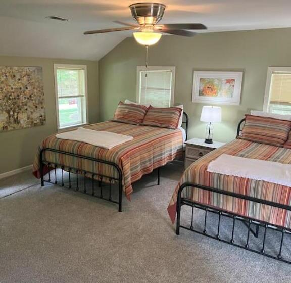 فندق Charming Farmhouse On Working Red Haven Farm