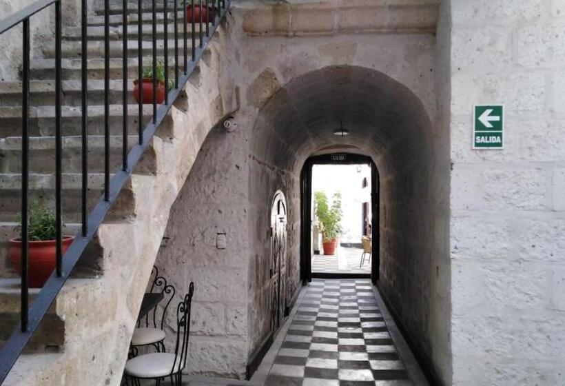 בית מלון כפרי Mutua Fap