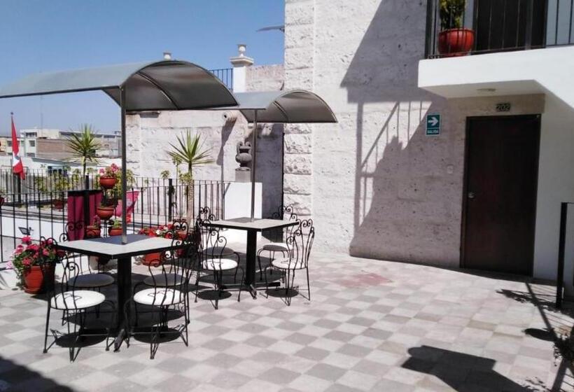 בית מלון כפרי Mutua Fap