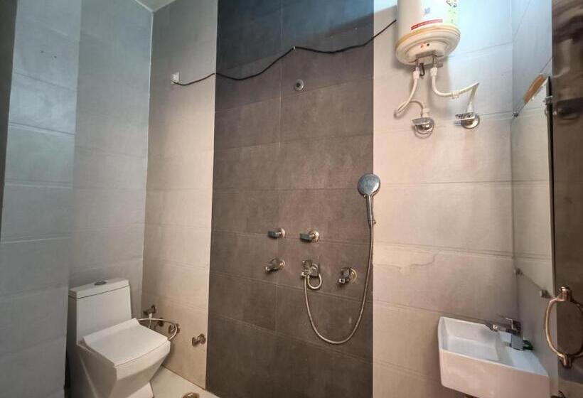 Hotel Nk Residency & Guest House