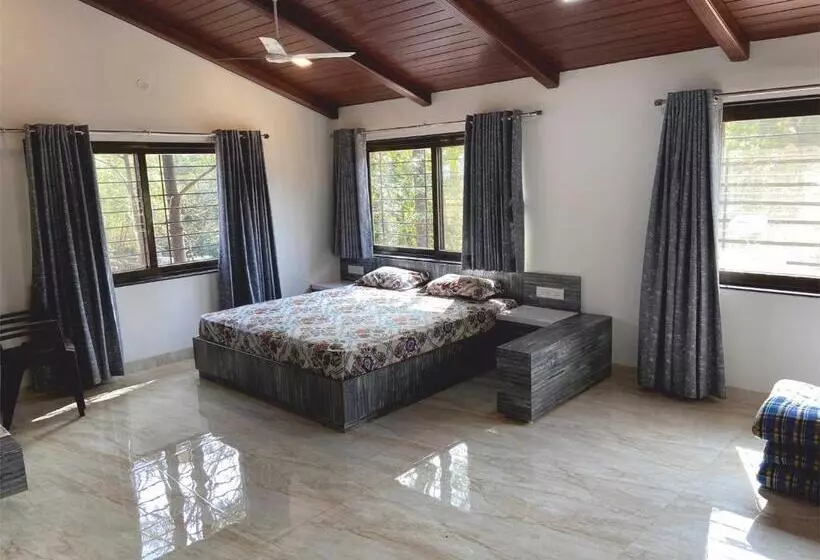 Hotelli Orchid Villa