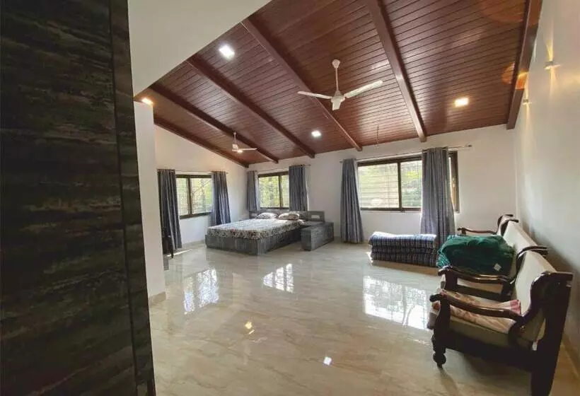 Hotelli Orchid Villa