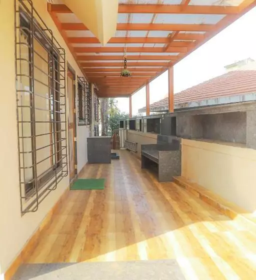 Hotelli Orchid Villa