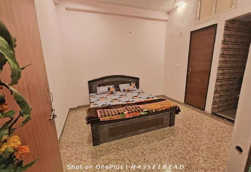 Majatalo Brij Bhumi Nikunj