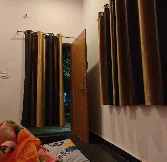 Majatalo Brij Bhumi Nikunj