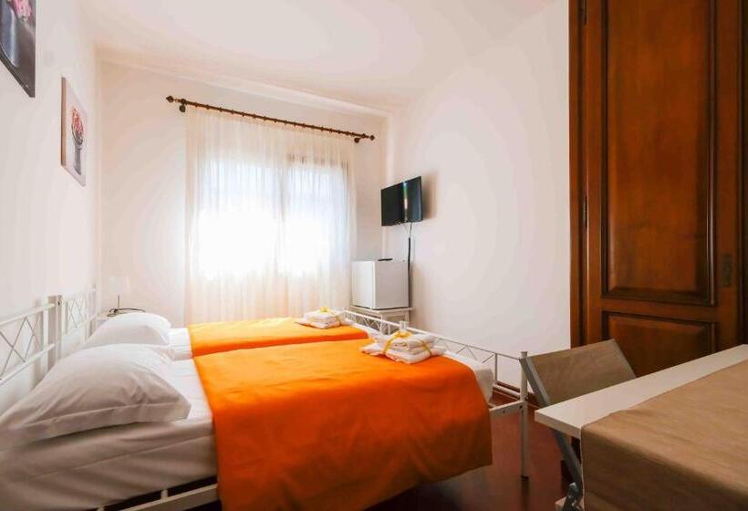 پانسیون Chiarelli House