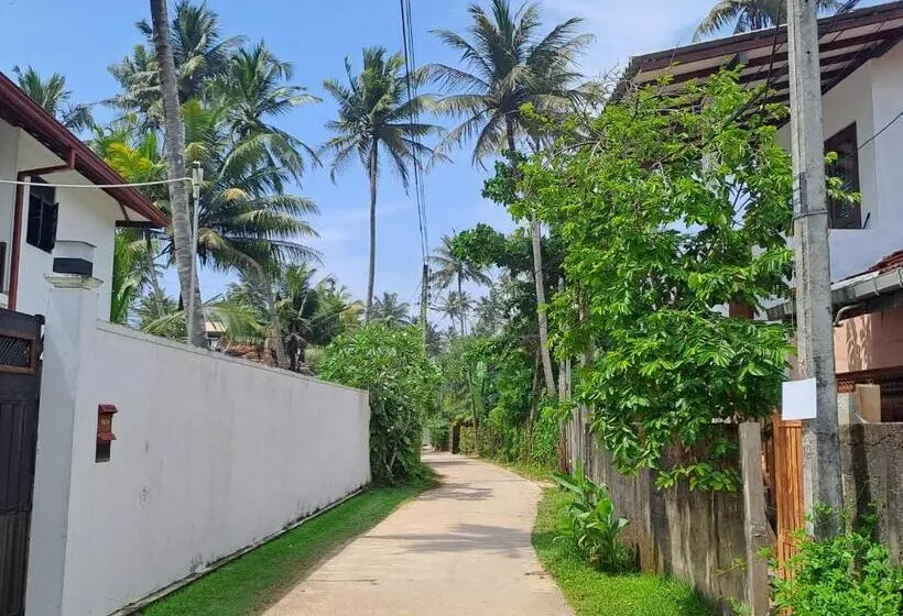 ペンション Sham Surf House Madiha