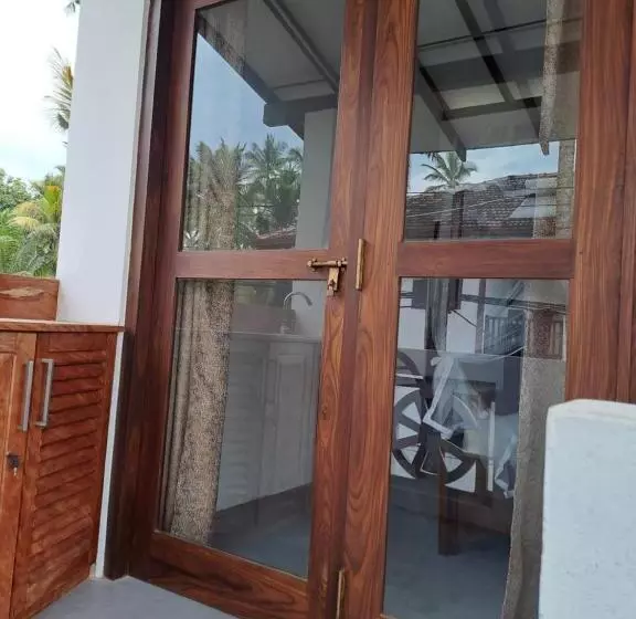 ペンション Sham Surf House Madiha