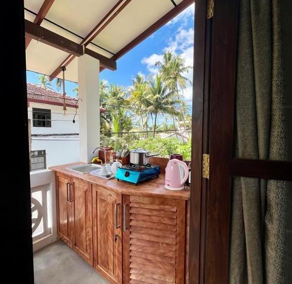 ペンション Sham Surf House  Madiha