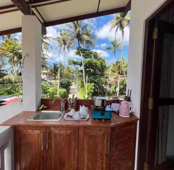 ペンション Sham Surf House Madiha