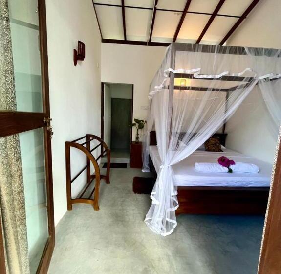 ペンション Sham Surf House  Madiha