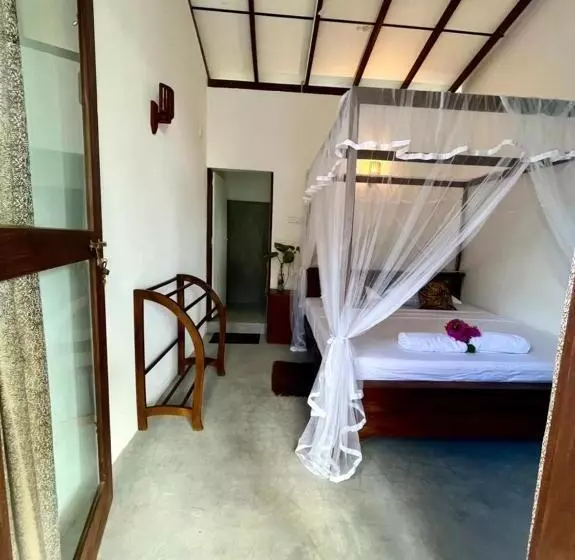 ペンション Sham Surf House Madiha