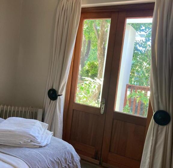 פנסיון Squirrel Lane Cottage Newlands