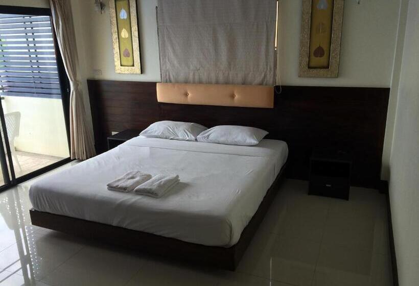 Общежитие Crystal Clear Apartments