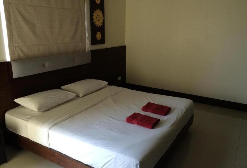 Общежитие Crystal Clear Apartments