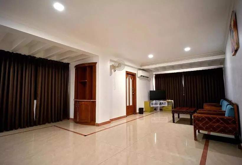 ホテル Alekhya Suites   Panaji