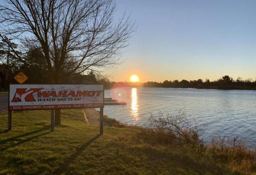 Szálloda Bridge Inn Tomahawk 1st Floor,1 King Bed,1 Reclining Chair, Walkout, River View