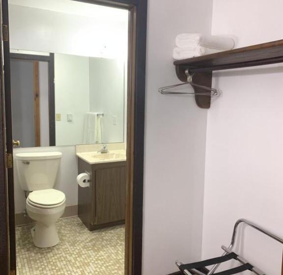 Szálloda Bridge Inn Tomahawk 1st Floor,1 King Bed,1 Reclining Chair, Walkout, River View