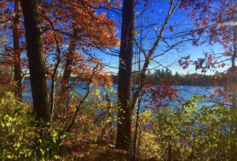 Szálloda Bridge Inn Tomahawk 1st Floor,1 King Bed,1 Reclining Chair, Walkout, River View