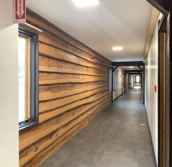 Szálloda Bridge Inn Tomahawk 1st Floor,1 King Bed,1 Reclining Chair, Walkout, River View