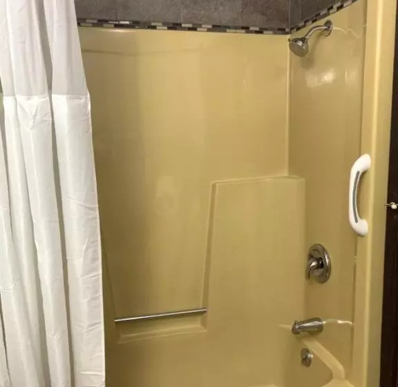 ホテル Bridge Inn Tomahawk   1st Floor,1 King Bed,1 Reclining Chair, Walkout, River View