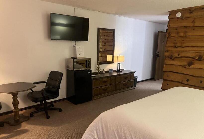 Szálloda Bridge Inn Tomahawk 1st Floor,1 King Bed,1 Reclining Chair, Walkout, River View