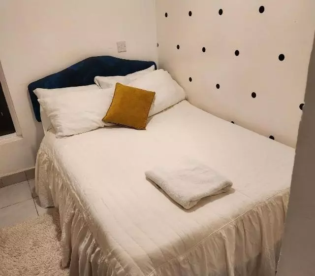 هتل کپسول Pj S, Executive Homes