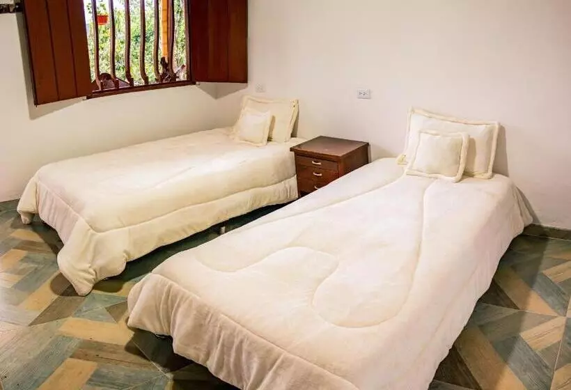 ホテル Hostal Y Restaurante Lujans