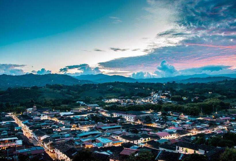 Hotelli Hostal Y Restaurante Lujans