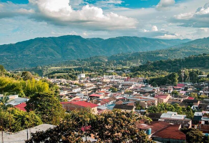 Hotelli Hostal Y Restaurante Lujans